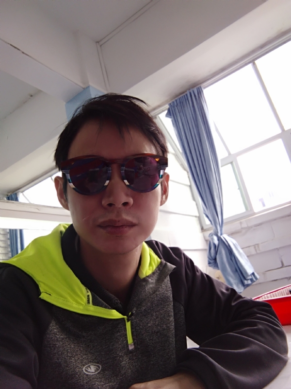 五华移民男的第一张照片--广东认干亲服务网