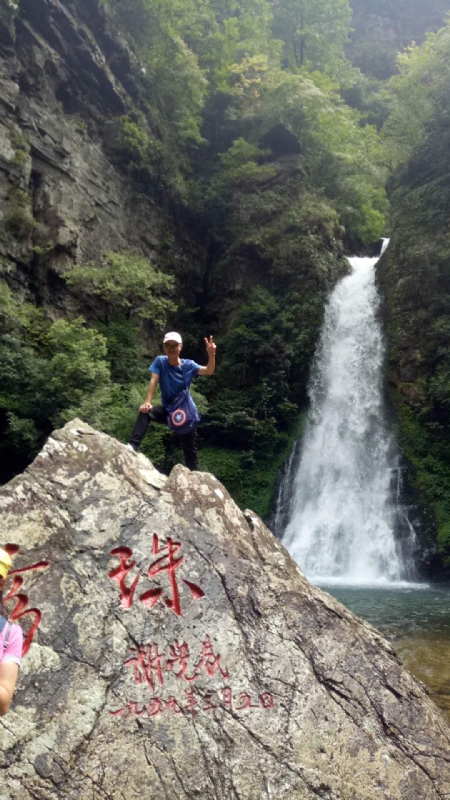 海岸岩崖的第一张照片--广东认干亲服务网